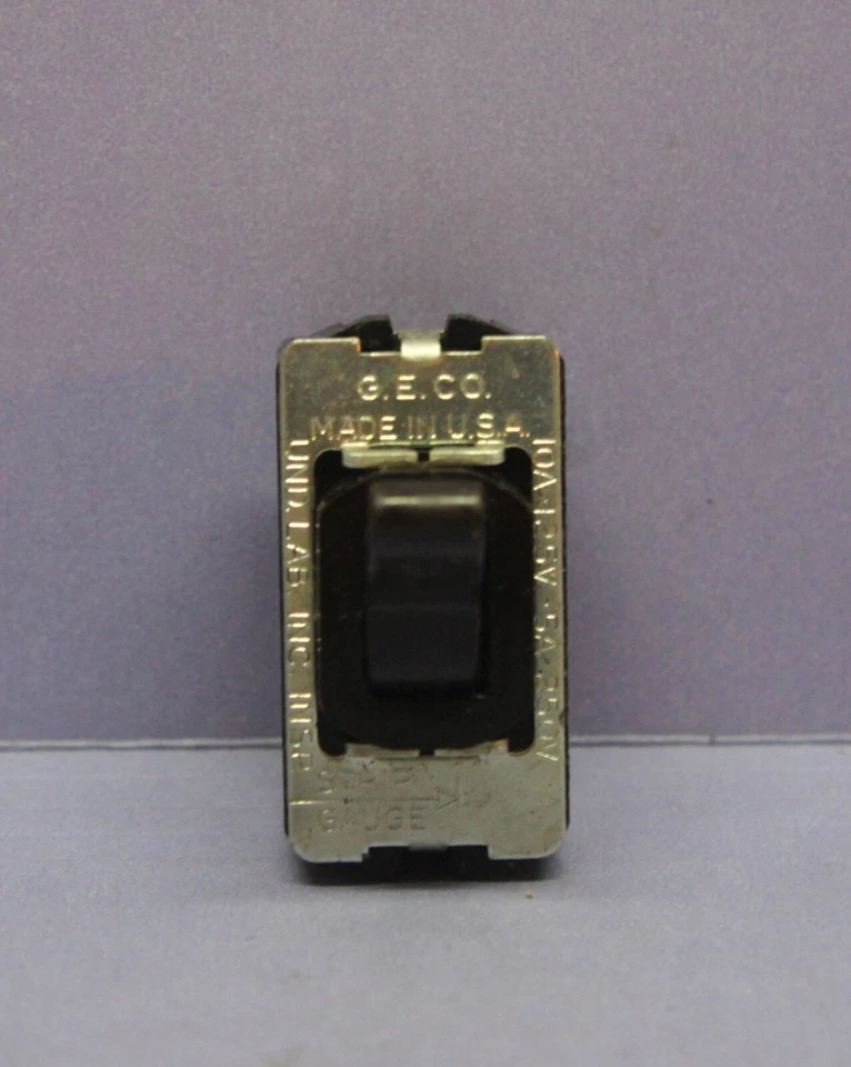 💡 Vintage GE 3-Way Toggle Light Switch Despard Interchangeable, 10A, Brown - Image 2 of 4