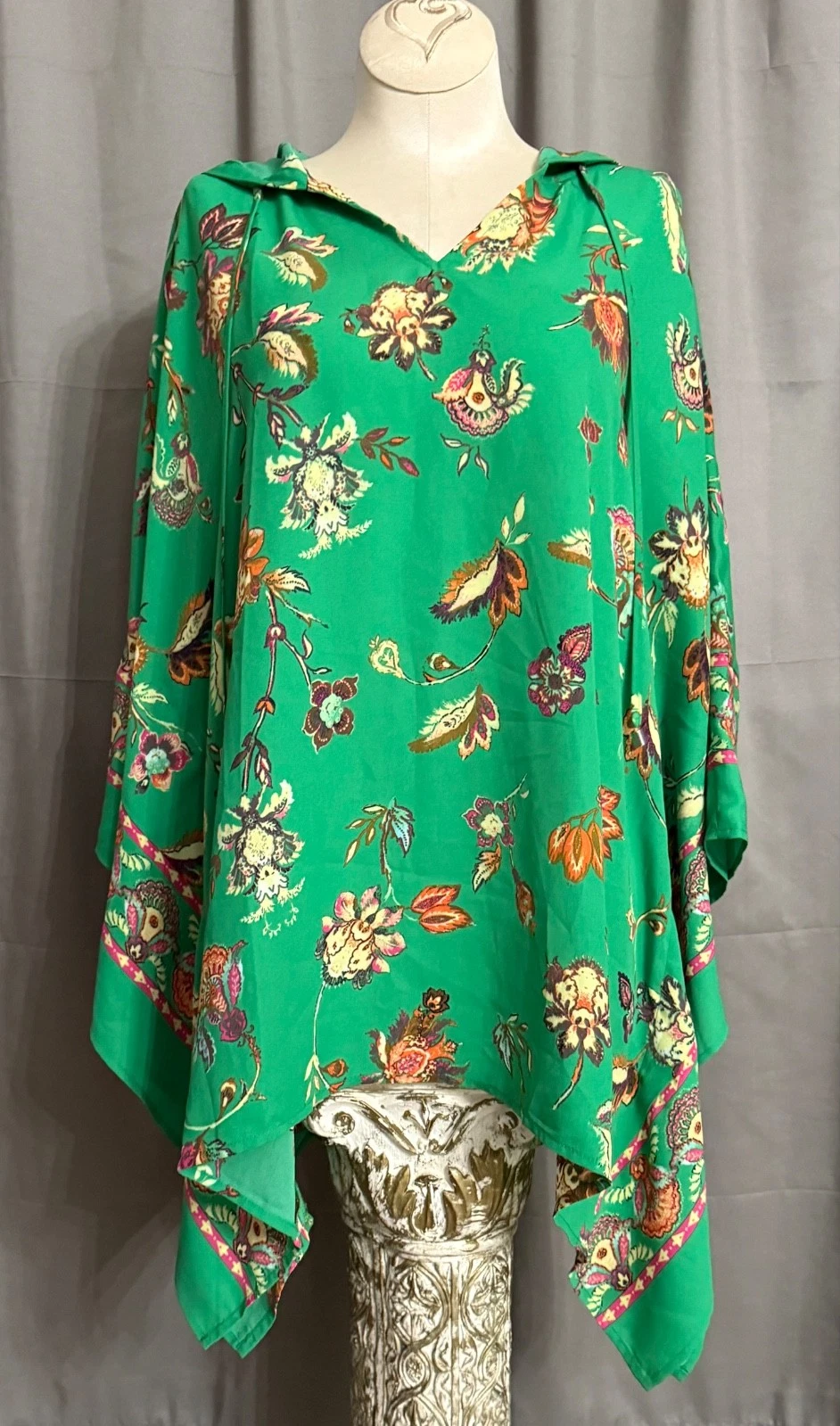 Belle by Kim Gravel Poncho Top Large Tropical Resort Beach Colorful Coastal