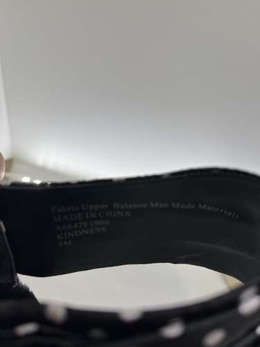 Fergalicious schwarz-weiß gepunktete Keilsandalen Größe 8M - Bild 6 von 6