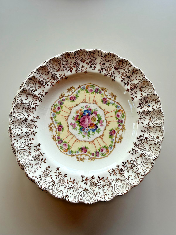 Vintage American Limoges Toledo Delight Dinner Plate 22K Gold Scalloped 10"