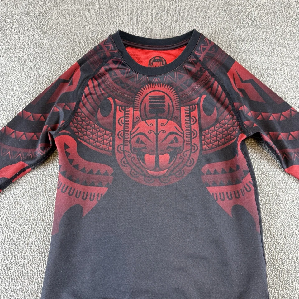 Camisa de compressão Venum Nakahi Rashguard manga comprida tribal preta e vermelha - Imagem 2 de 4