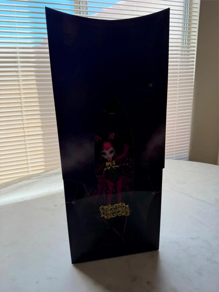 Monster High 2023 - Freak Du Chic Draculaura - Mattel Creations PAR2 Foto 2 de 3