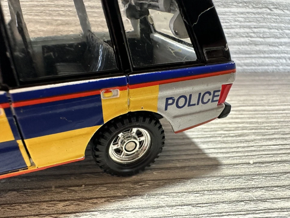 Metropolitan Police Range Rover  Corgi Diecast Model 57601 *Needs Work* - Image 4 of 4