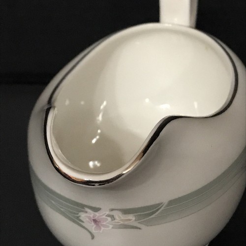 Royal Doulton Sophistication Fine China Footed Gravy Boat - Picture 3 of 7