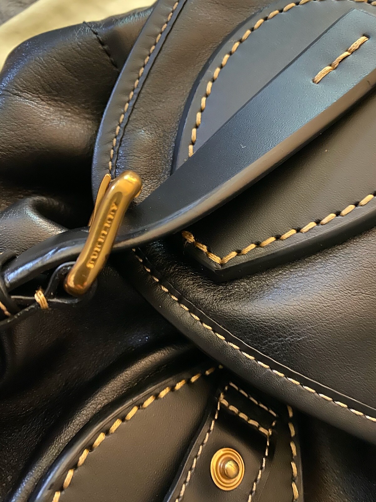 100percent  Authentic Black Leather Burberry Nap sac Unisex image 6