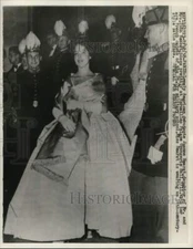 1958 Press Photo Debutante Joanne Hearst poses prettily in her gown, Paris