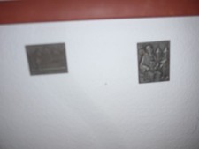 2 kleine Wandbilder Buderus Plakette aus Gusseisen Kunstgussl ca. 10 x 14 cm