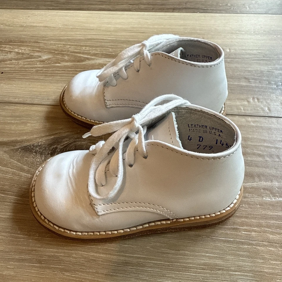 Zapatos para caminar unisex vintage para bebé niño pequeño talla 4D hechos en EE. UU. suelas de cuero de colección Foto 4 de 4