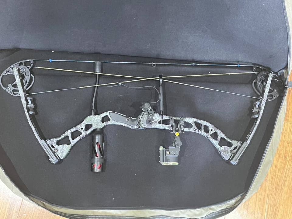 Quest G5 compound bow used Right Hand 70 Pound - Image 2 of 4