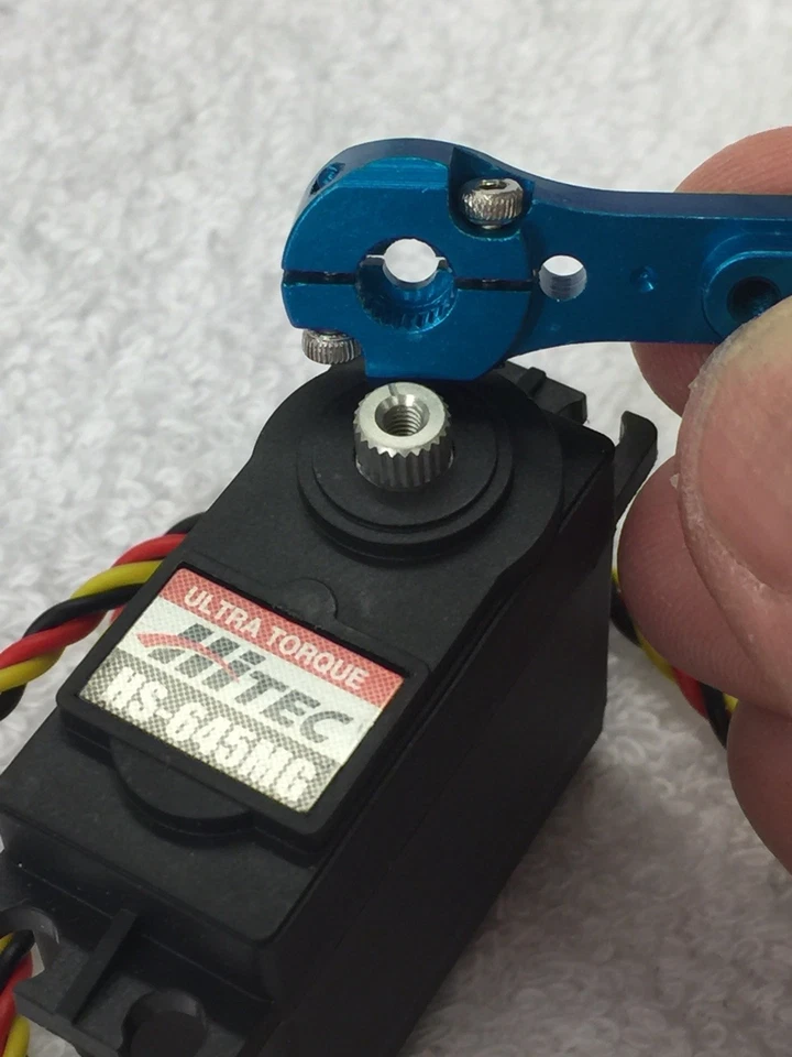 QTY 1 -ALUMINUM 24 SPLINE SERVO HORN FOR HITEC SERVOS SERVO ANODIZED BRIGHT BLUE - Image 3 of 4