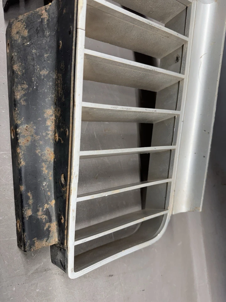 Oldsmobile Cutlass Supreme S F85 1968 Vista Cruiser parrilla moldura OE Foto 2 de 4