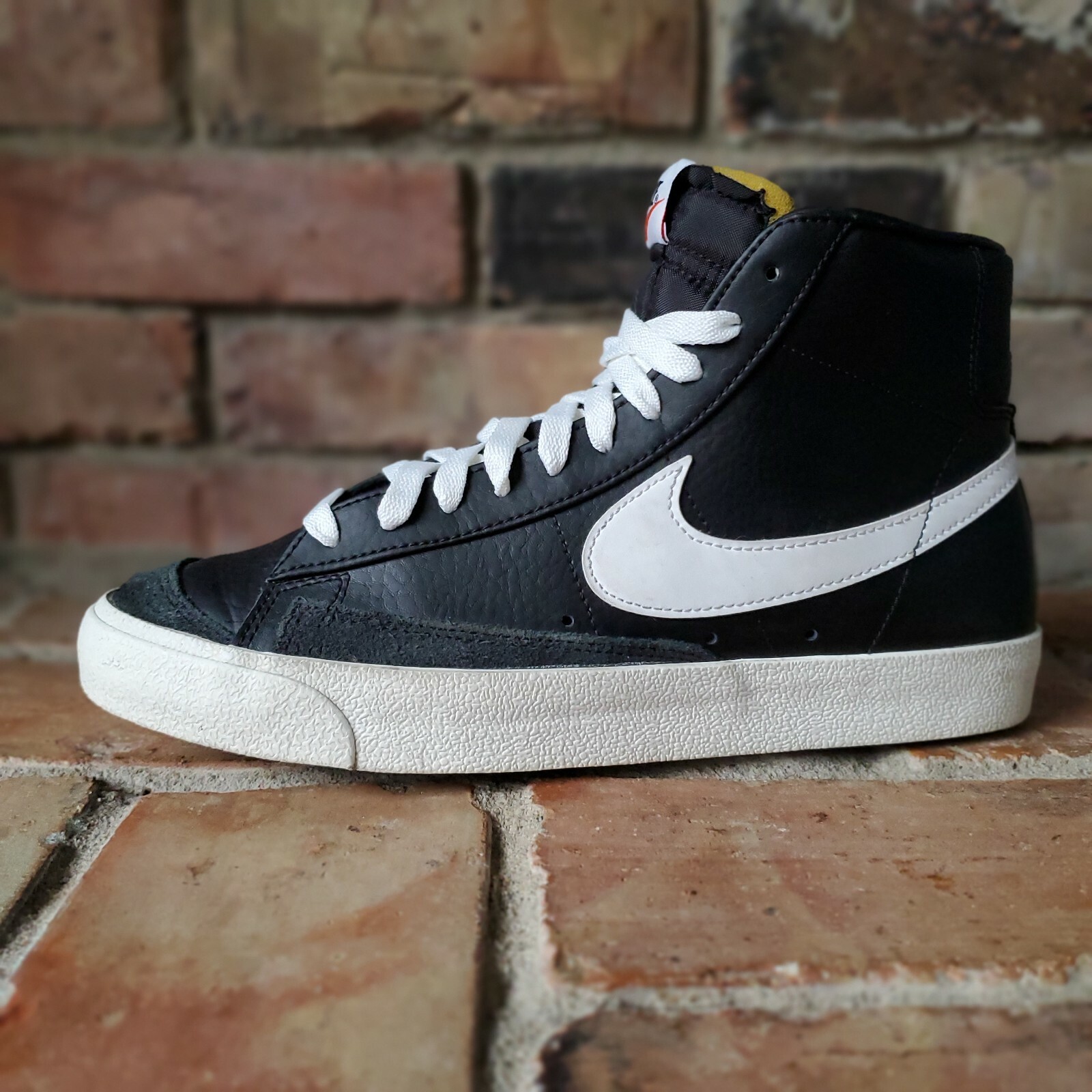 black nike trailblazer