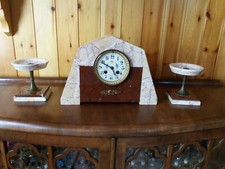 OROLOGIO A PENDOLINO  in marmo rosa   con candelieri  - funzionante .anni 30 /50