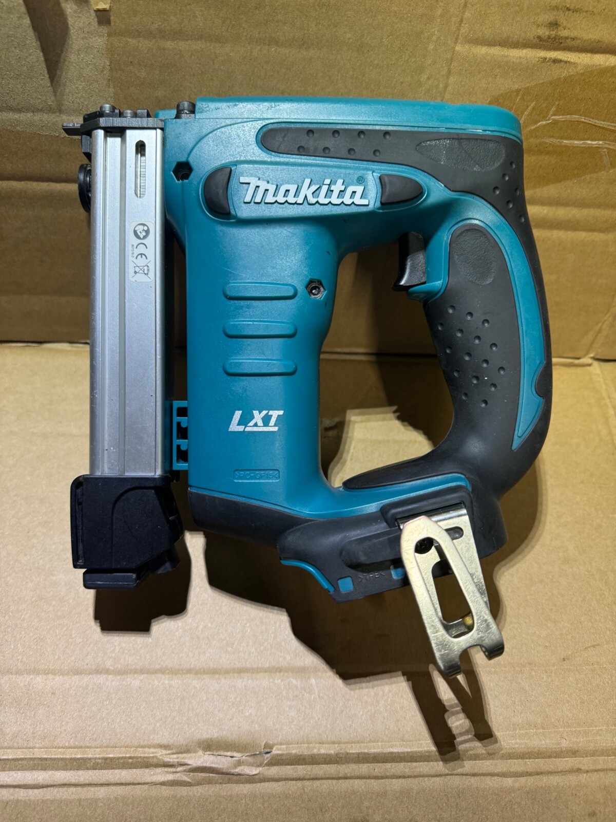 MAKITA DST221Z 18v Stapler eBay