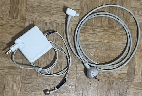 Apple MacBook Pro 15 / 8GB / 256GB SSD / 2.3GHz i7 / Microsoft Office / Catalina - Bild 7 von 10
