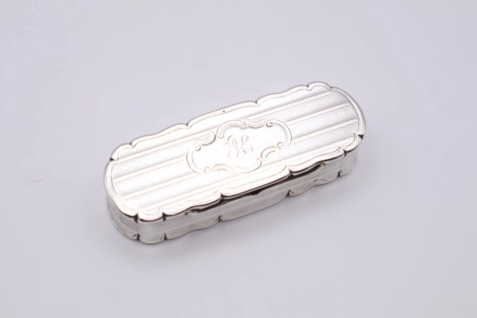 Antigua caja de tabaco victoriana de plata de ley de calidad con sello Birmingham 1852 Foto 2 de 4