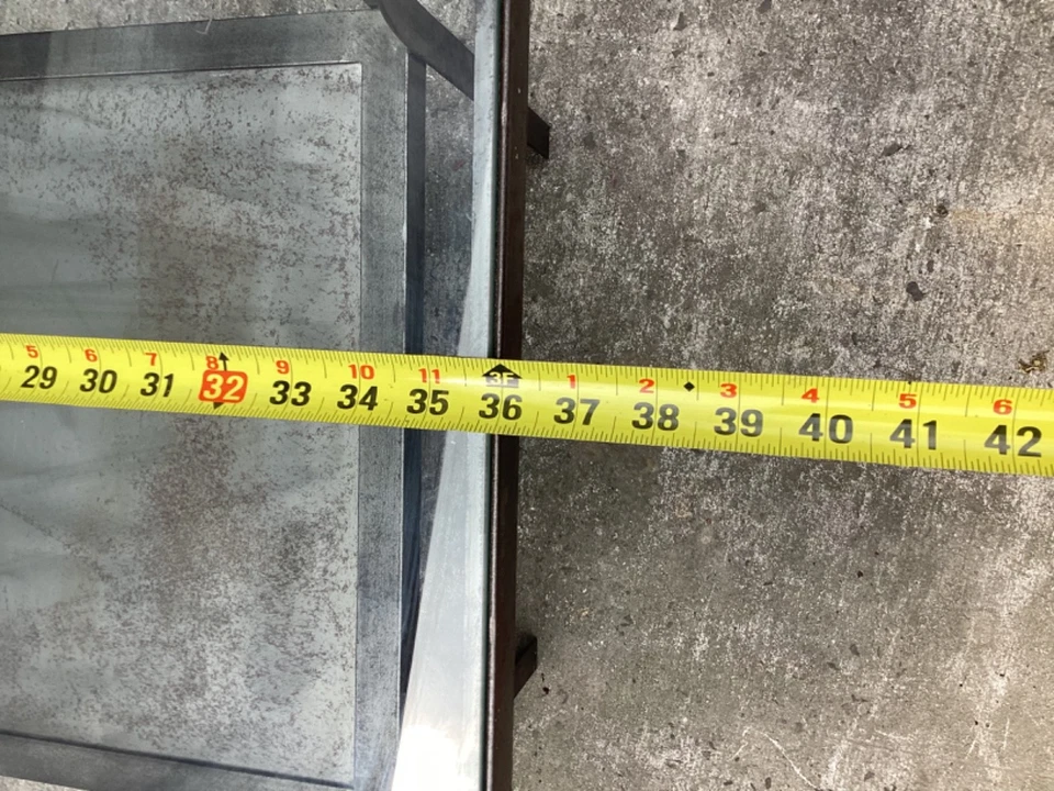 - Hermosa mesa de centro rectangular de metal de 24” x 36” con vidrio transparente de 17” de alto Foto 4 de 4