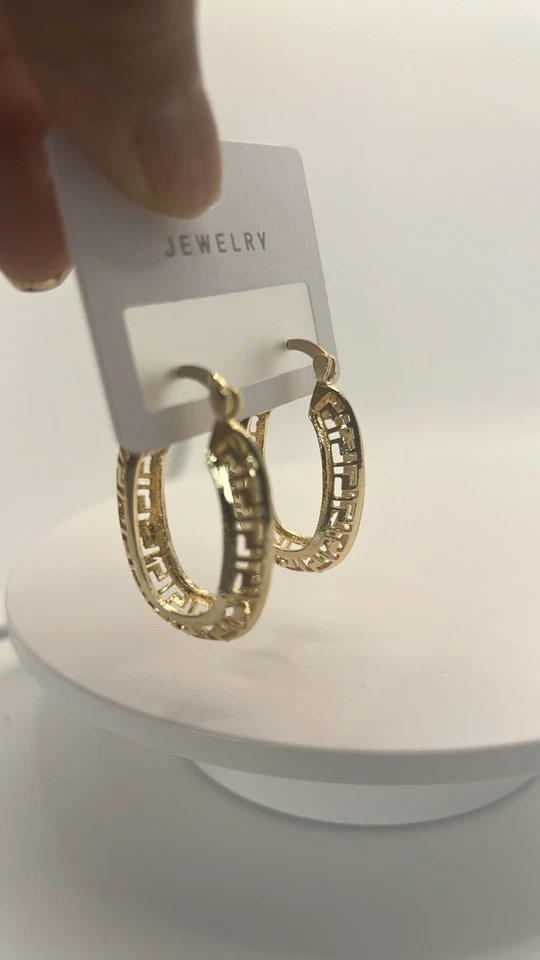Pendientes de aro de oro amarillo chapados en oro de 18k para mujer, hermoso diseño Foto 3 de 4