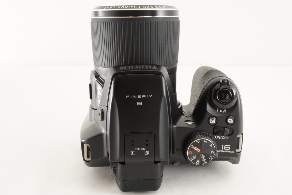 FUJIFILM FINEPIX S8400 With 8GB SDHC Card Digital Camera FUJIFILM FINEPIX S8400 With 8GB SDHC Card Digital Camera