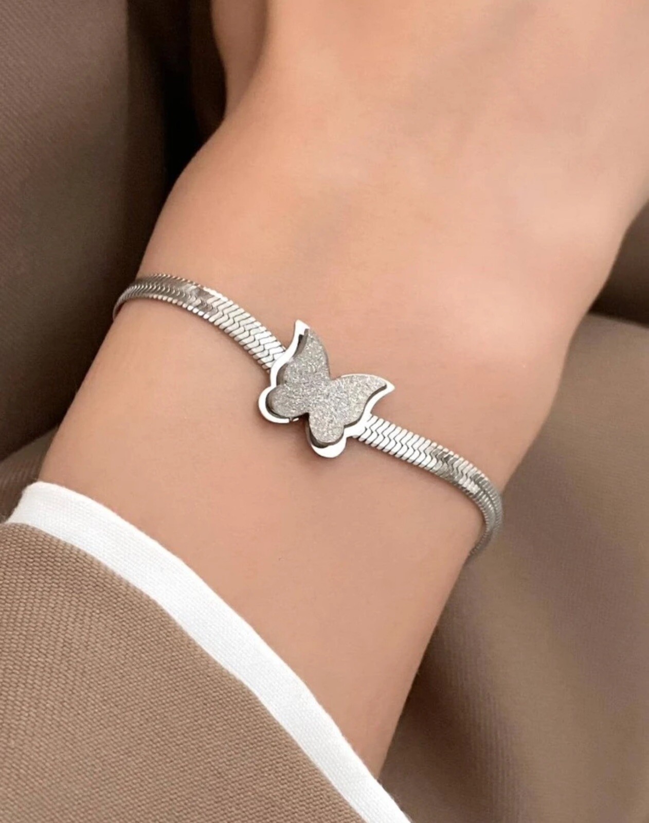 Bracelet papillon argenté en acier inoxydable satiné pour femme