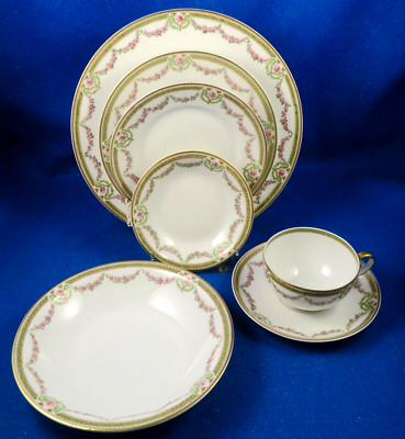 Haviland Limoges:  ''Schleiger Pattern1073A74''  86 Pc Svc for 12 France - Estate