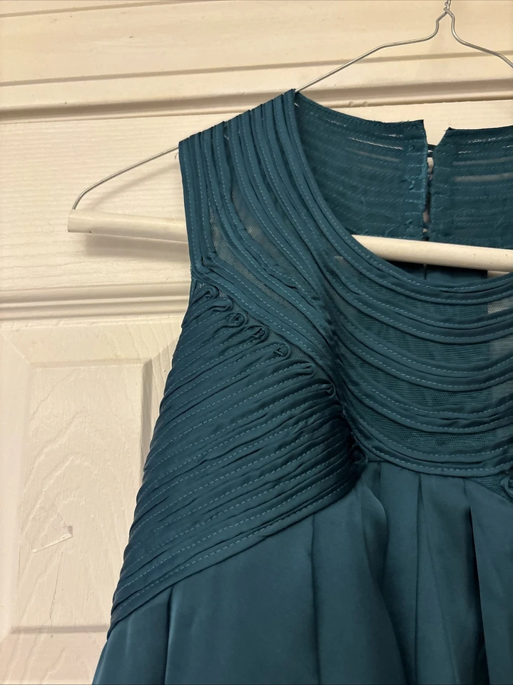 T BAGS 洛杉矶翡翠绿色装饰领吊带上衣衬衫,尺寸 XS — 第 2/4 张图片