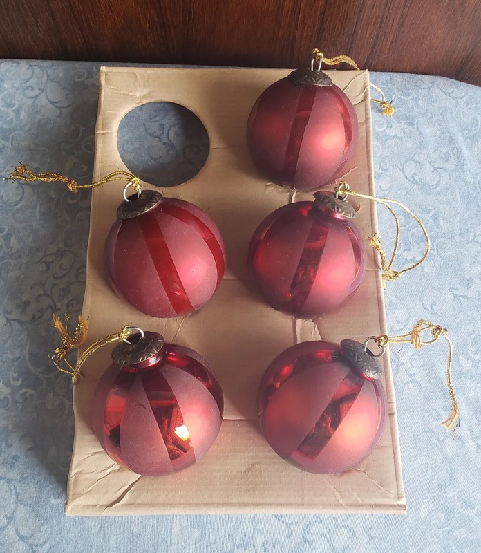 Vintage 5 Bombay Company Red Striped Glass Ornaments orig box tags Gold Thread