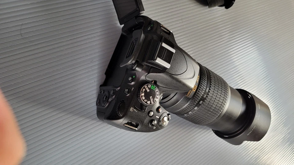 Nikon AF-S Nikkor DX 18-105 mm/3,5-5,6 VR Objektiv + D5100 DSLR Kamera - Bild 2 von 4