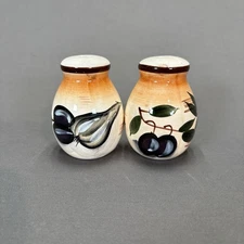 Tuscan Style Salt and Pepper Shaker Set Olive Garlic Italy Tuscany Suites