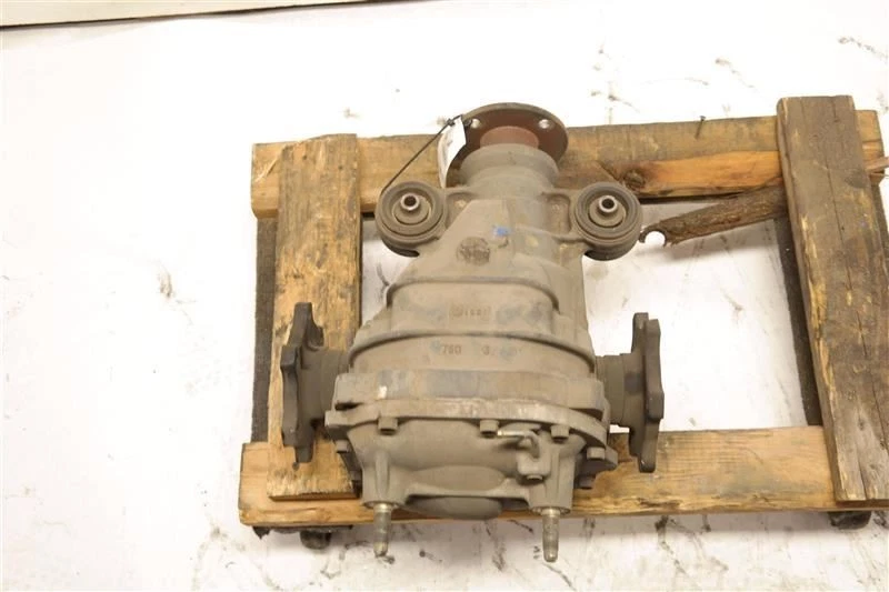 REAR DIFFERENTIAL CARRIER ASSEMBLY 383007S010 2004-2006 INFINITI QX56 - Image 2 of 4