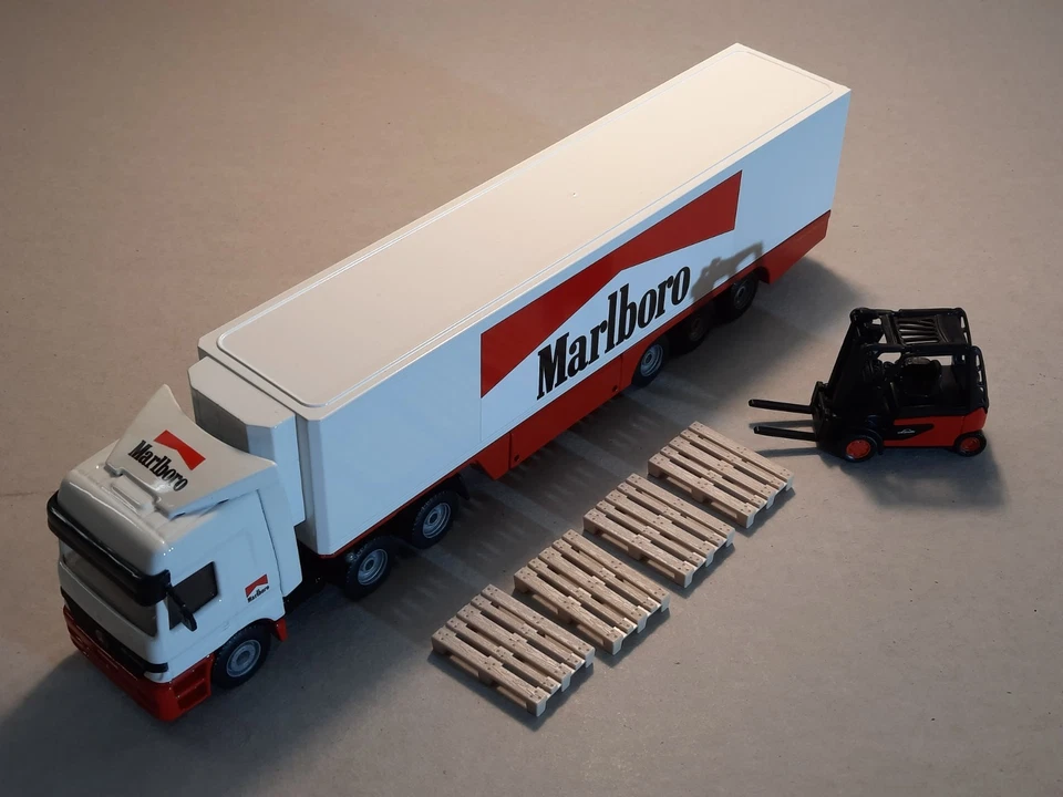 Siku 3816 Mercedes Benz Actros Koffer- Sattelzug "Marlboro" Vitrinenmodell