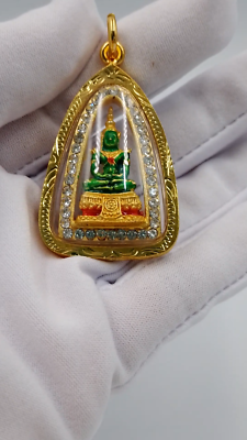 金？とエメラルド？で出来た小さなBuddha タイ王国で購入 Emerald Buddha Thai Buddha Amulet Pendant With Case 22K Thai Gold