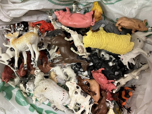 Bulk lot animal plastic figurines toys Most vintage Pretend Play Collect - Picture 4 of 8