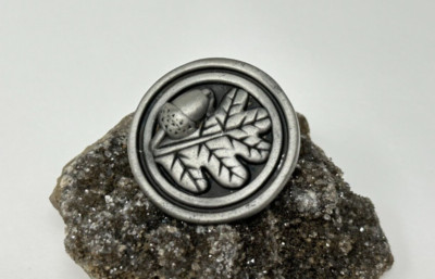 Beautiful BFD Betsy Fields Designs PEWTER Acorn Oak Leaf Round 1-1/8'' Lapel Pin