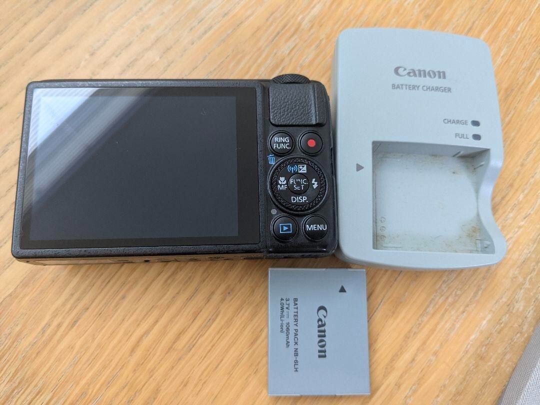 Canon PowerShot S120 本体と充電器 Canon S120 デジタルカメラ 本体とバッテリー 充電器
