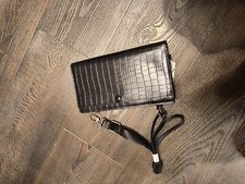 Portafoglio uomo Zara nero con cerniera e scomparti abbottonati 