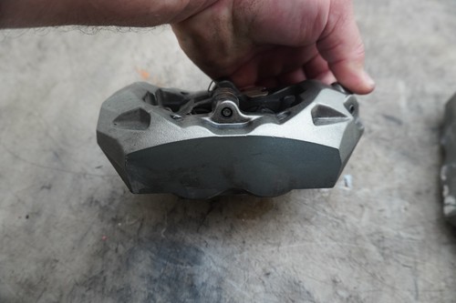21 INDIAN CHALLENGER BREMBO FRONT BRAKE CALIPERS E-4932 - Picture 3 of 7