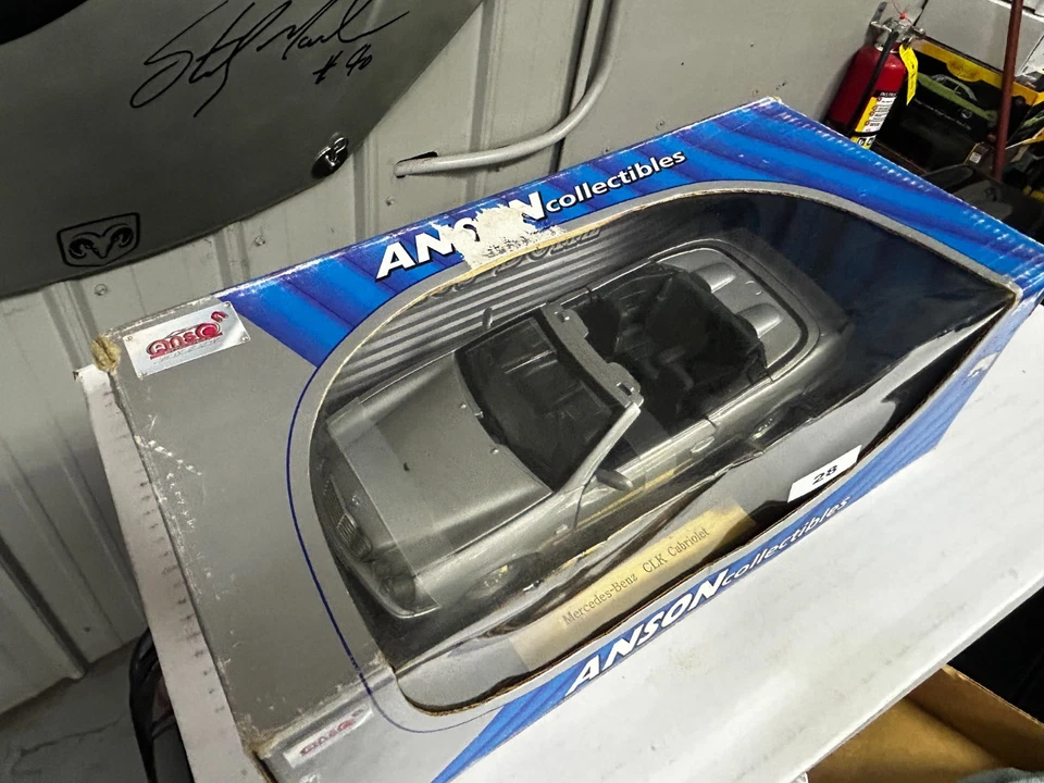 Anson Collectibles 1998 Mercedes Benz CLK Cabriolet 1:18 Scale Metal Diecast Car - Image 2 of 4