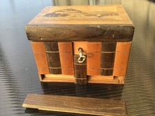 Jolie Boîte à secret avec sa clé  boîte trompe l‘oeil Faux livre boîte à bijoux