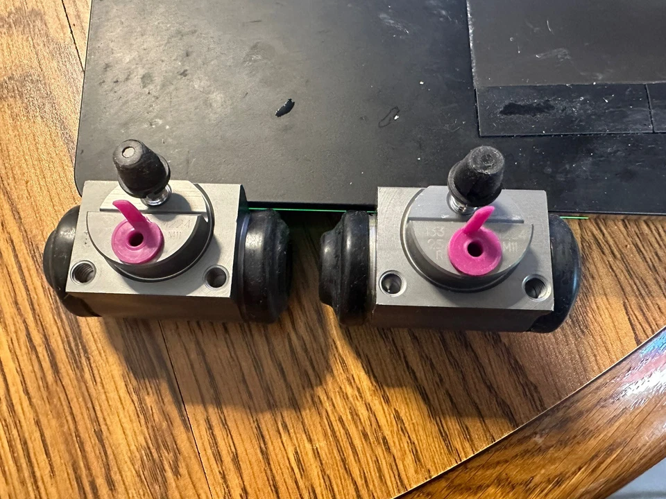 Conjunto de cilindro de rueda Mopar genuino X2 68283193AA 2015-22 RAM PROMASTER CITY Foto 2 de 4