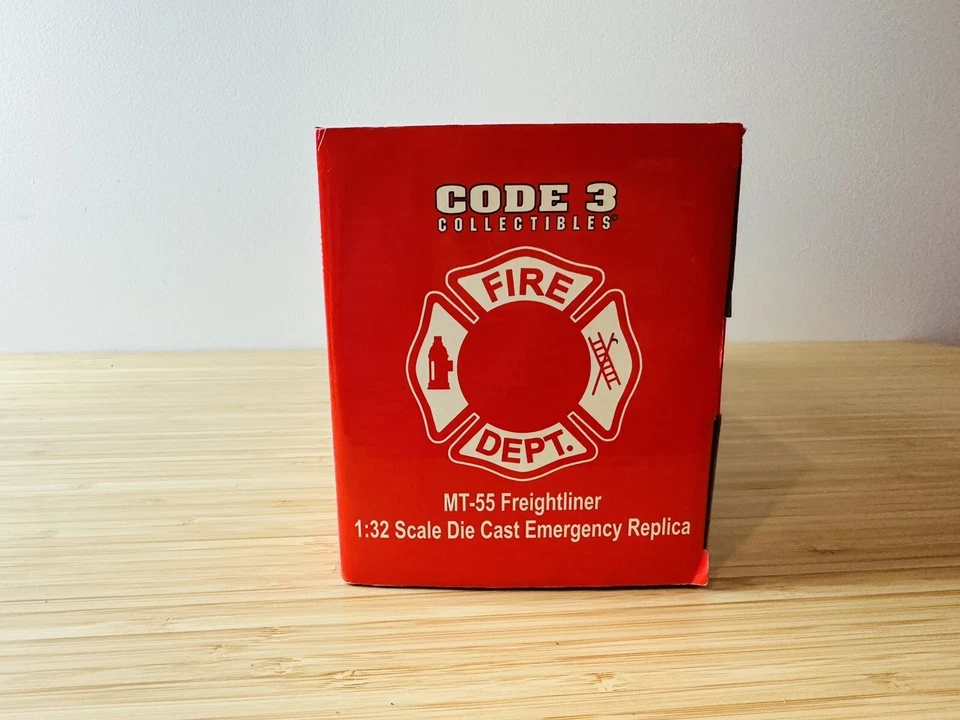 1:32 Code 3 FDNY New York Fire Department Freightliner MT-55 Command Post - Image 4 of 4