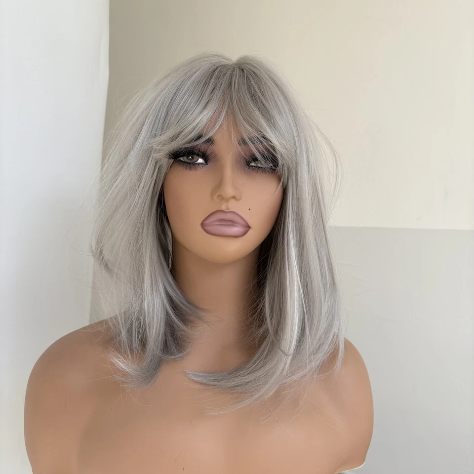 Peluca Cosplay Con Flequillo Mujer Gris Corto Recto Resistente al Calor Cabello Sintético Foto 4 de 4