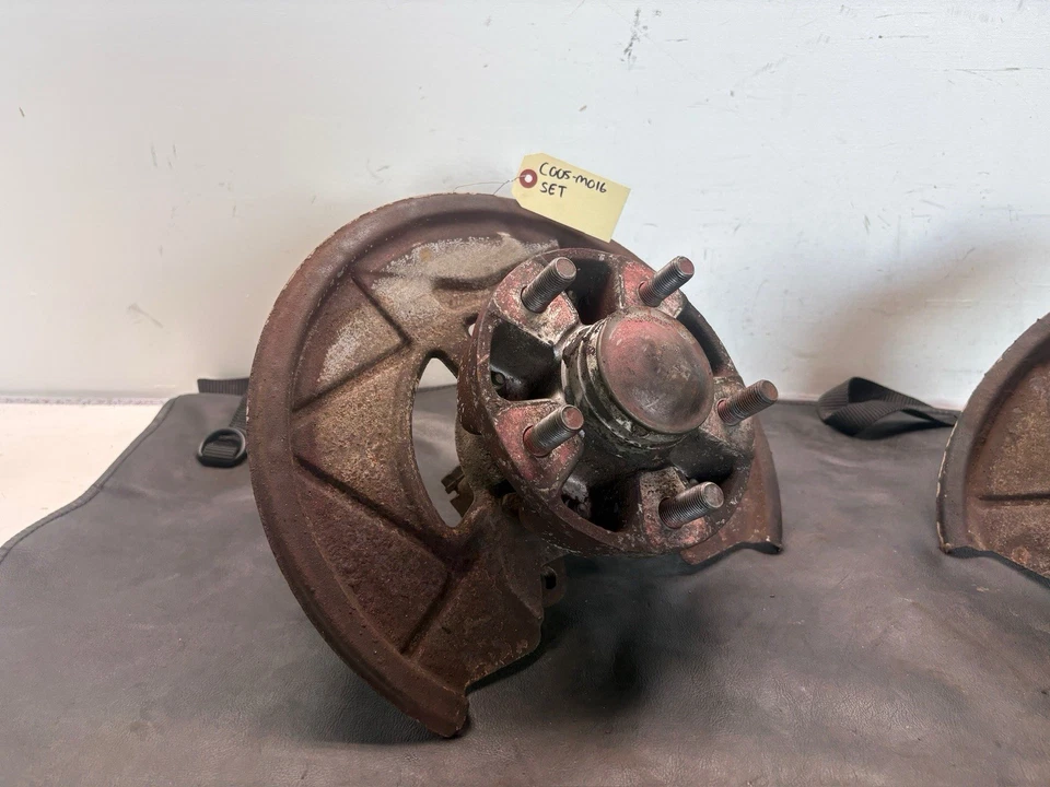 Porsche 944 NA 1984 husillos delanteros con protectores de freno Foto 2 de 4