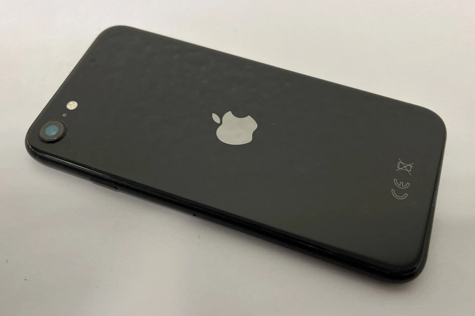 APPLE iPhone SE 128GB Schwarz (ohne Simlock) A2296 - ohne Zubehör - iOS 26 - Bild 3 von 4