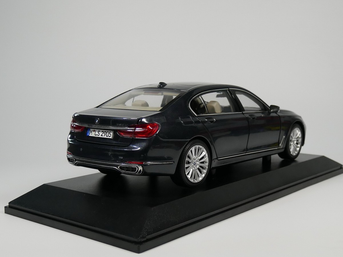 I-Scale 1/18 BMW 750LI ホワイト モデルカー 1/18 Scale BMW 7 Series 750 Li 2017 White Diecast Car Model