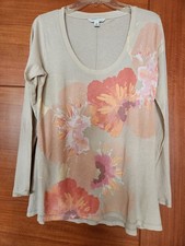 New Banana Republic long top with flowers print, beige color long sleeves. Sz M