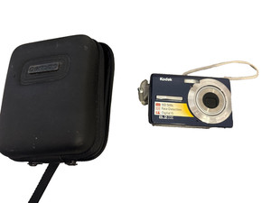 Kodak EasyShare M863 Blue Digicam 8.2MP Digital Camera and case charger