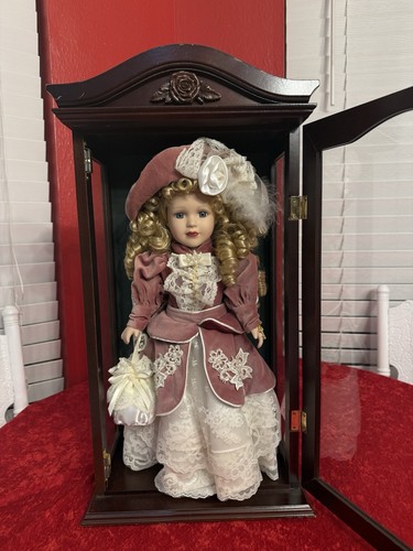 1999 CAMELLIA GARDEN COLLECTION 19" PORCELAIN DOLL IN WOOD GLASS BOX - Picture 3 of 8