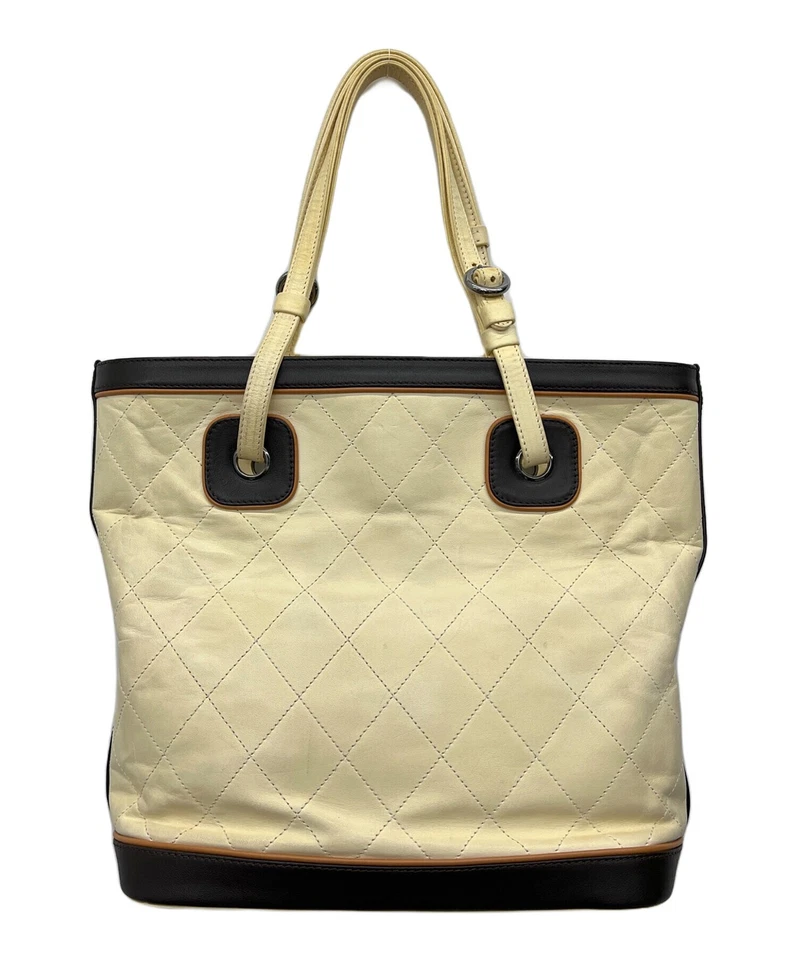 Bolso de Mano Chanel Matelasse Beige con Dije de Coco Artículo Chatarra Necesita Reparación SH0309 Foto 2 de 4
