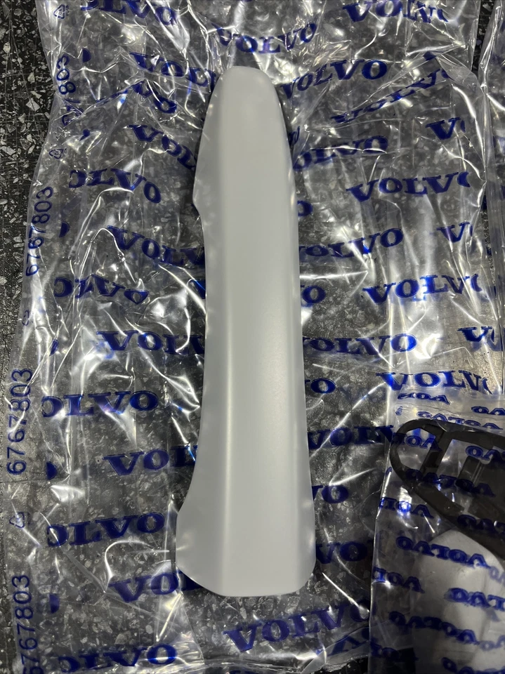 VOLVO V40 Mk3 2012-2020 - Left Front Outer Door Handle 39832338 - Image 2 of 4